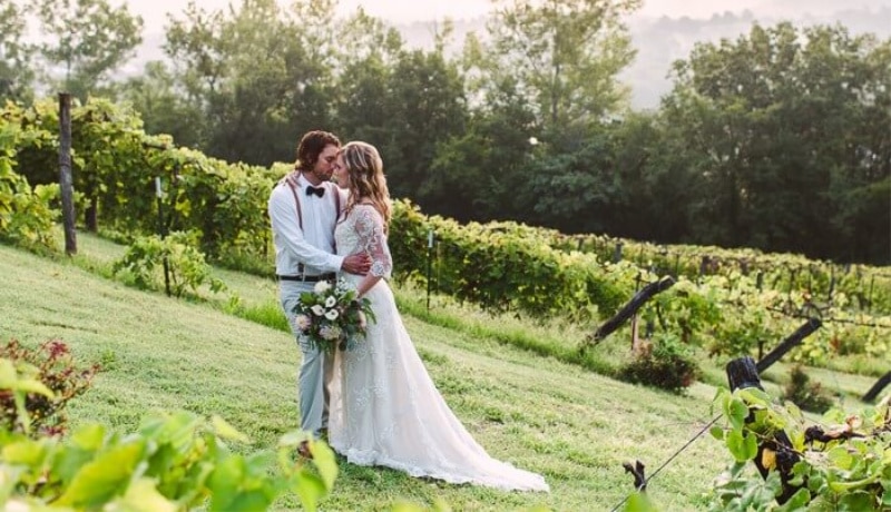 Bride and groom posing for their Missouri wine country 